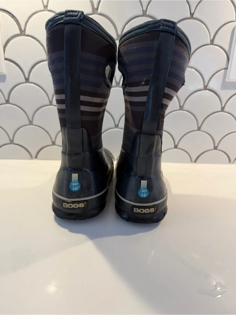 Kids Waterproof Boggs Pull-On Rain Boots in Navy Stripe
